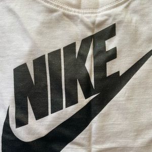 Girls NIKE tee